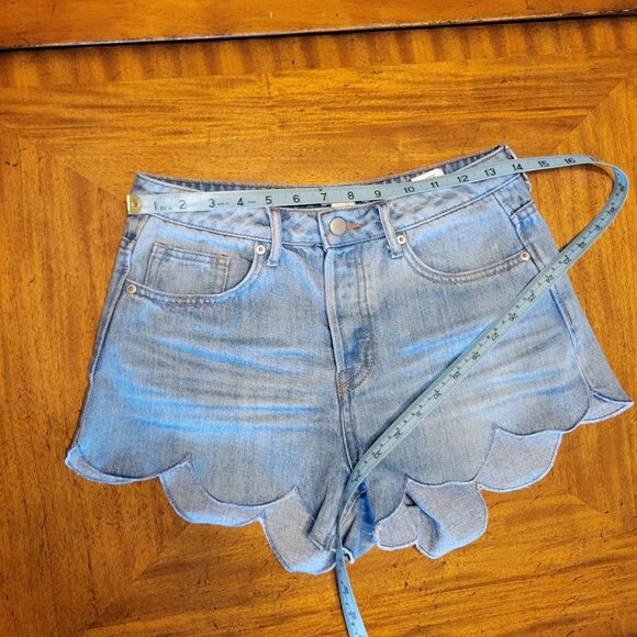 H&M Light Blue Scalloped Button Fly Denim Shorts - Picture 9 of 10